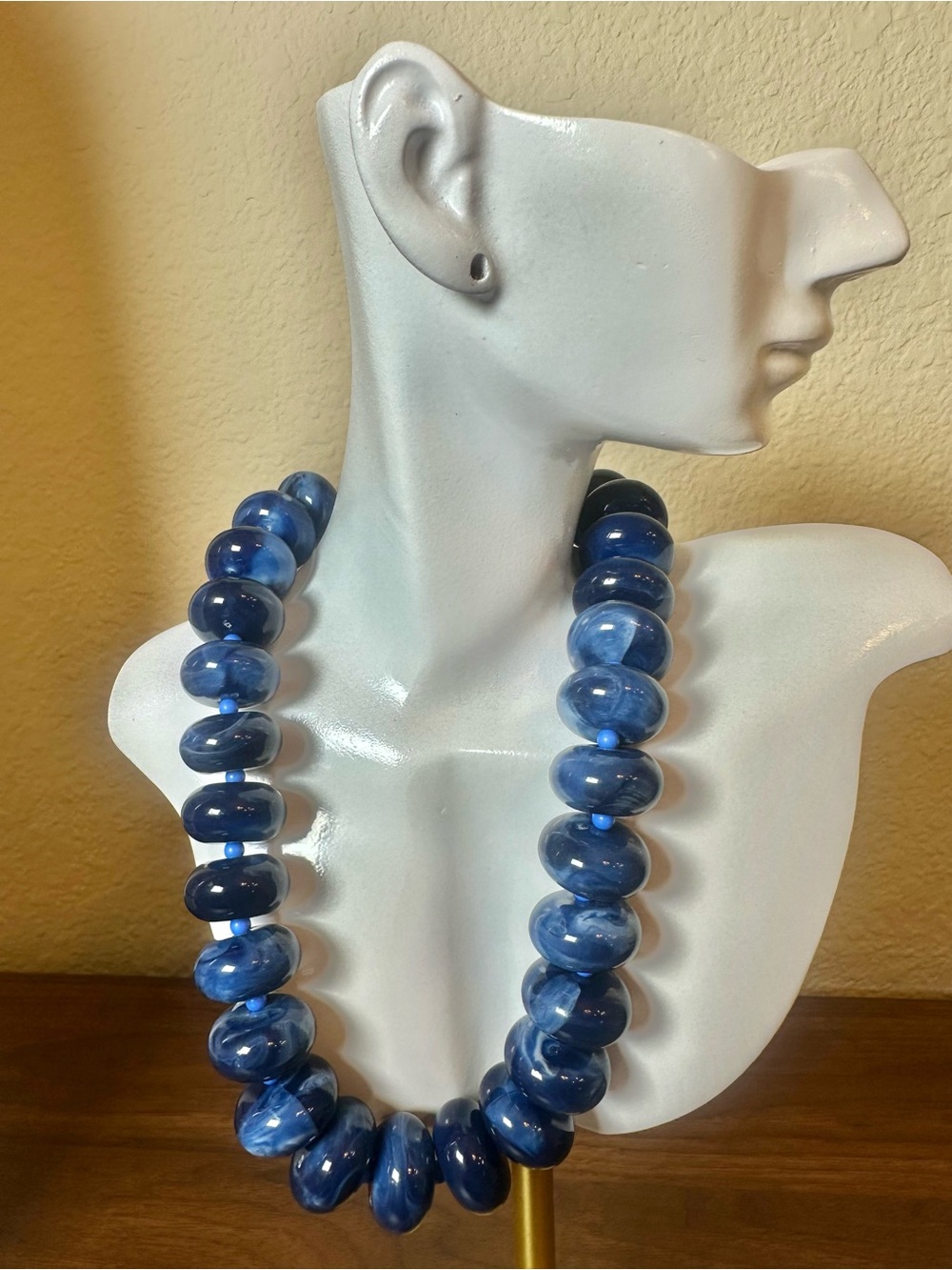 “18 Blue Acrylic Bubble Statement Necklace